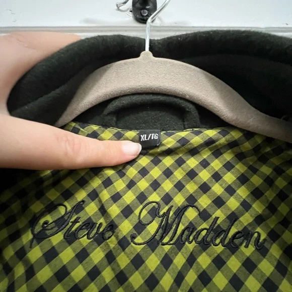 Women's Green Military Style Winter Jacket - Picture 2 of 4